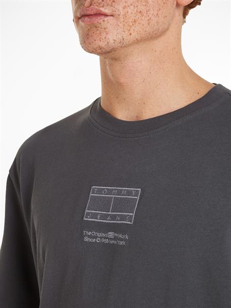Tommy Jeans Herren T-Shirt TJM REG TONAL FLAG TEE new charcoal bequem  online kaufen bei