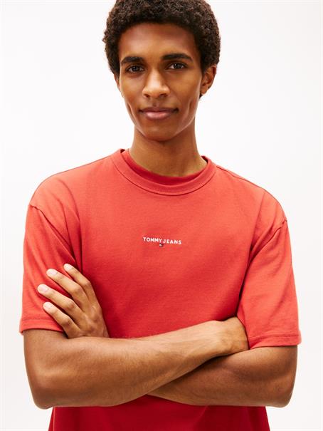 TJM RLX LINEAR LOGO TEE EXT terracotta red