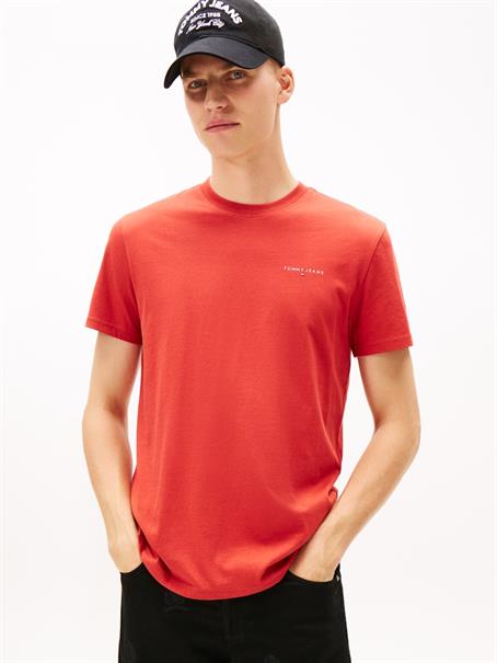 TJM SLIM LINEAR CHEST TEE EXT terracotta red