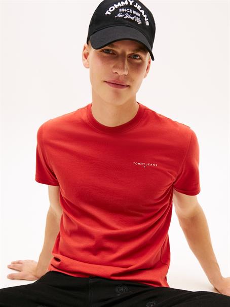 TJM SLIM LINEAR CHEST TEE EXT terracotta red
