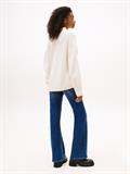 TJW MOCKNECK BADGE SWEATER ancient white