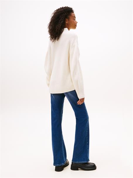 TJW MOCKNECK BADGE SWEATER ancient white