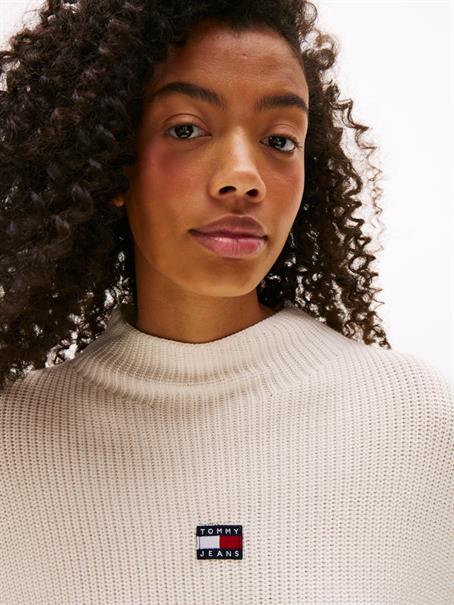TJW MOCKNECK BADGE SWEATER ancient white