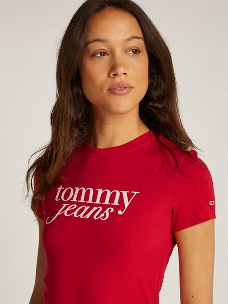 TJW SLIM ESSENTIAL LOGO TEE EXT red hot