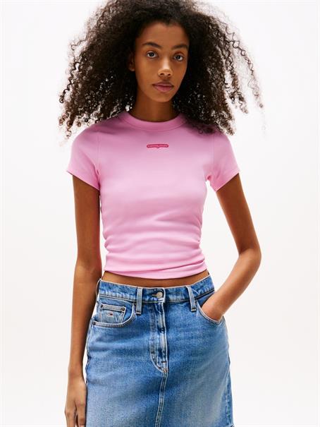 TJW SLIM SCRIPT LABEL SS TEE EXT carnival pink