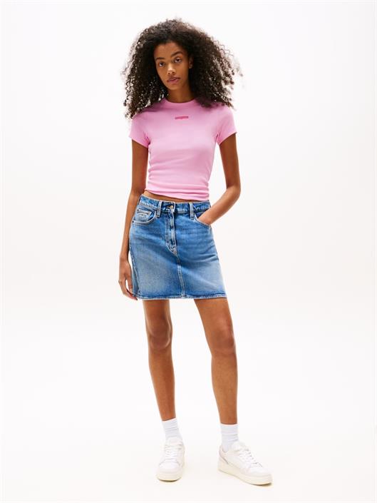 tjw-slim-script-label-ss-tee-ext-carnival-pink