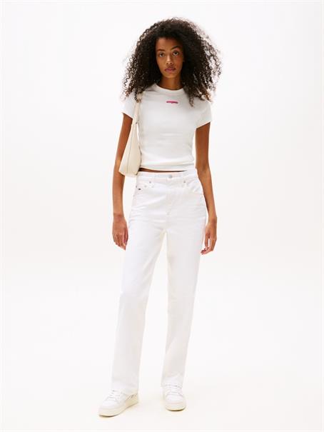 TJW SLIM SCRIPT LABEL SS TEE EXT ecru