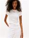TJW SLIM SCRIPT LABEL SS TEE EXT ecru