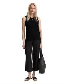 Top mit Cut-Out-Detail deep black