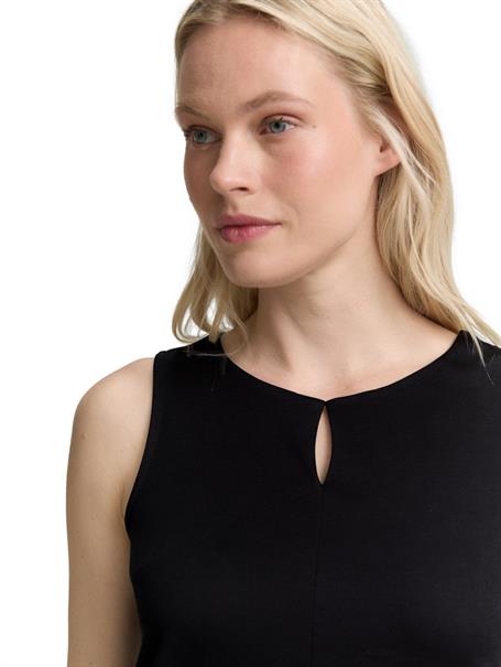 Top mit Cut-Out-Detail deep black