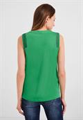 Top mit Smockdetails fresh green