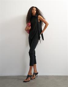 TSBETSY L/S HIGH NECK SCARF TOP JRS jet black