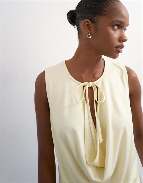 TSJANNA SLINKY COWL TOP JRS buttercream