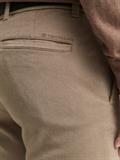 TTTRAVIS Slim Chino mit Gürtel beige brown zig zag structure