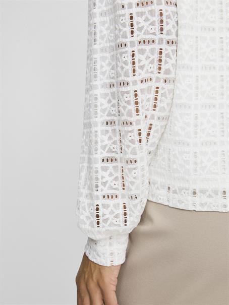 VICIKI L/S HIGH NECK LACE TOP/TB cloud dancer