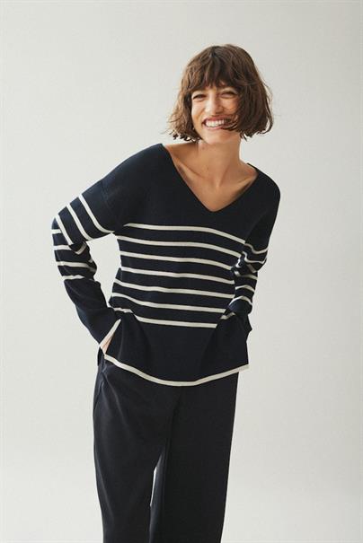 VIOSTRIA V-NECK L/S REV TOP-NOOS black beauty
