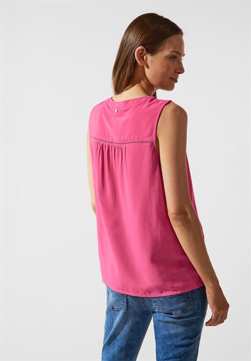 viskosebluse-mit-häkeldetail-berry-rose