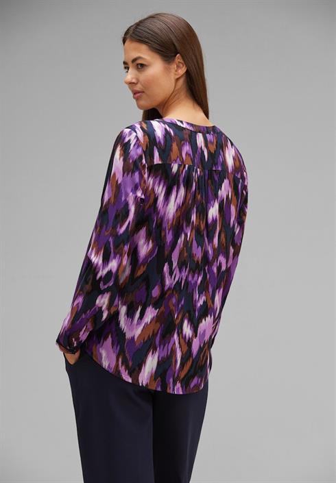 viskosebluse-mit-print-deep-pure-lilac