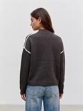 VMBOOM LS HIGHNECK PIPING PULLOVER NOOS chocolate torte