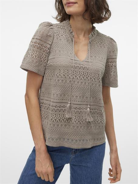 VMHONEY LACE S/S TASSEL TOP WVN GA moon rock