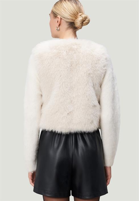 weste-in-felloptik-sandshell