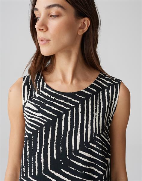 Wicy palm leaves black