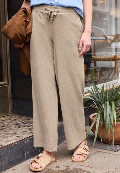 Wide Leg Hose in Crinkle Crash Struktur silent sand