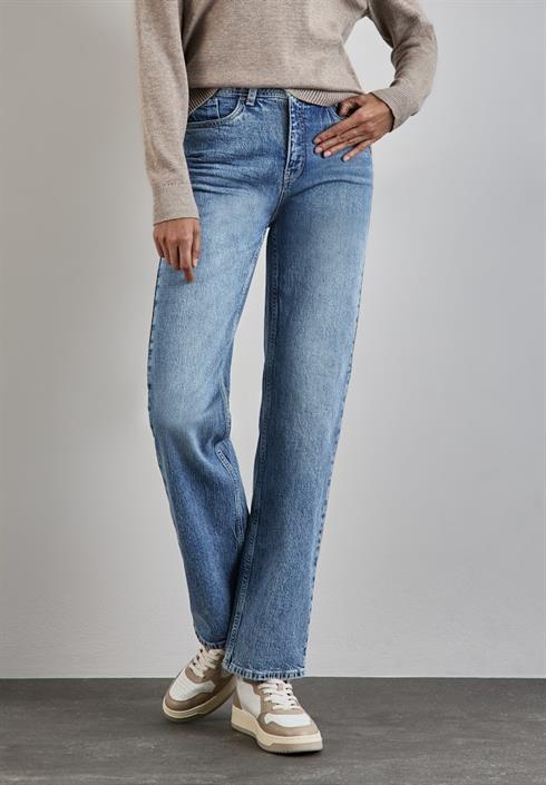 wide-leg-jeans-light-blue-authentic-wash