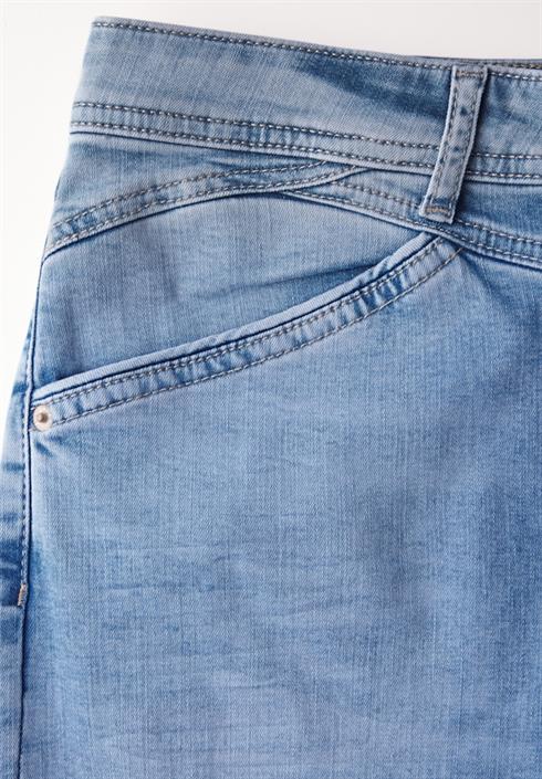 wide-leg-jeans-light-blue-washed