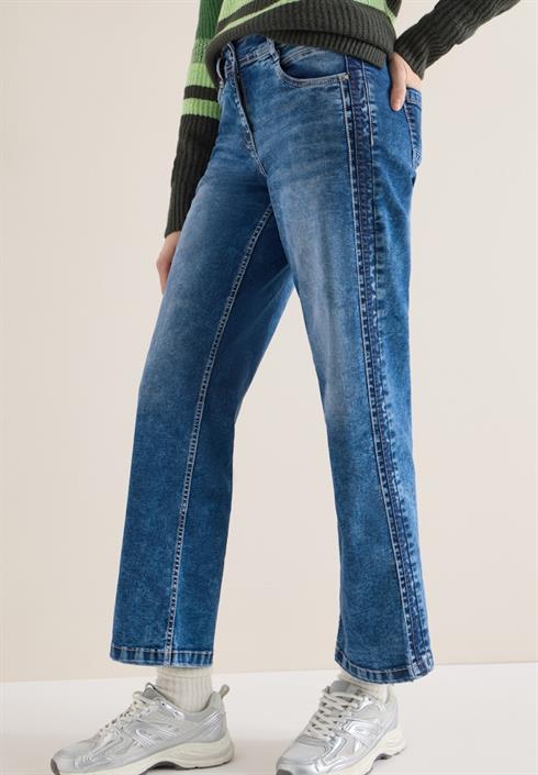 wide-leg-jeans-mid-blue-wash